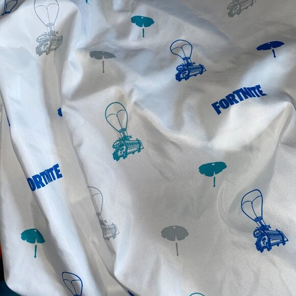 *Fortnite*Full-Sized Fitted Sheet--White/Blue - Picture 2 of 4